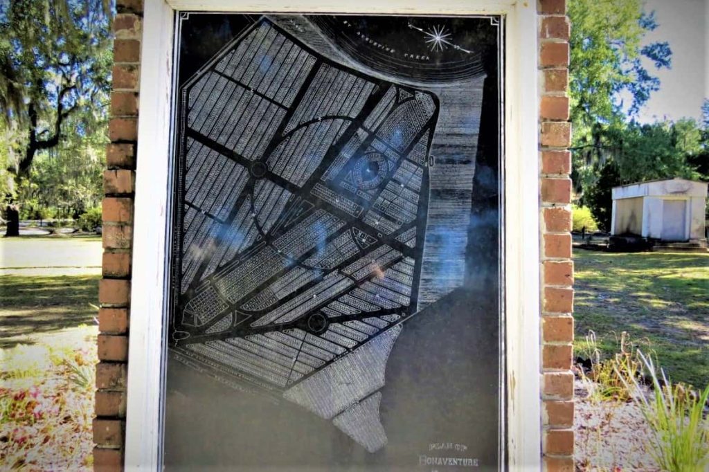 Map of Bonaventure Cemetery shows the paths were laid out to form an all-seeing-eye.